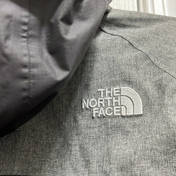 The North Face Windbreaker - Picture 4 of 5